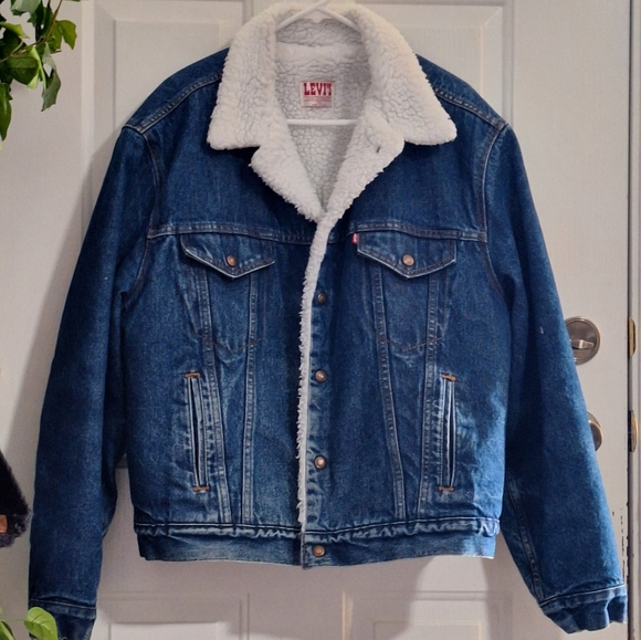SOLD - Levi's Sherpa Lined Denim Trucker Jacket - Picture 9 of 11